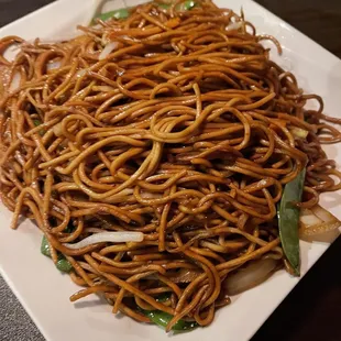 Vegetable Lo Mein sans mushrooms (but it didn't really have veggies added to it). Loved the flavor though.