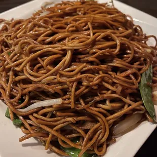 Vegetable Lo Mein sans mushrooms (but it didn't really have veggies added to it). Loved the flavor.