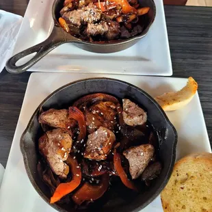 eriyaki Steak Bites with Tenderloin tips grilled with onions and bell peppers,glazed with teriyaki. Served with garlic bread
