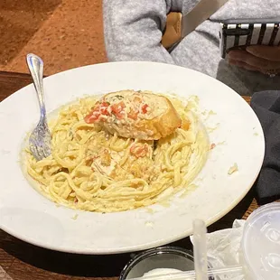 a plate of pasta with chicken