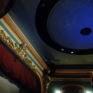 Gorgeous ceiling!