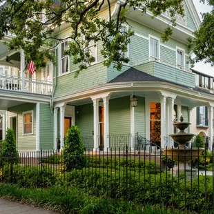 Corner of St. Charles Avenue &amp; Washington Avenue