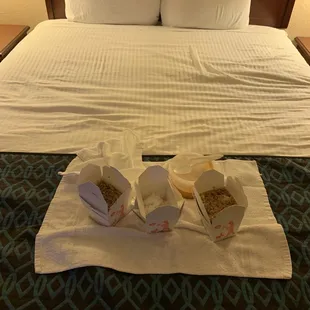 We found take out prior to stopping here. But you can see this nice clean bed.