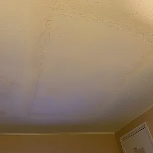 My vote is still the outline of a mirror.