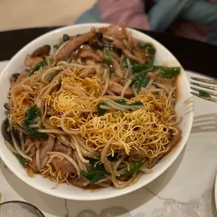 Crispy egg noodles with pork
