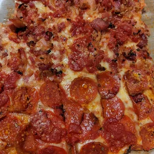 Half bacon pizza.