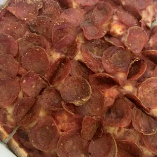 Tons of pepperoni!!