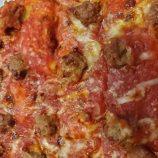 Seriously?  Where is the cheese? How are ypu gping to charge $23 for a large 1 topping pizza delivered with barely any cheese? RIP OFF