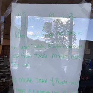 Sign that says you must wear a mask