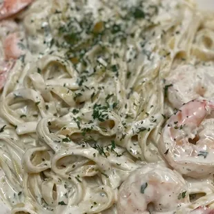 a plate of shrimp alfredo