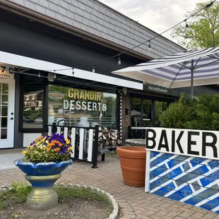 Store Front Grandin Desserts