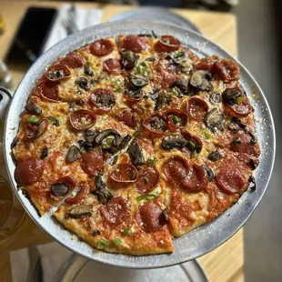 TThin crust pepperoni, mushroom, and green peppers