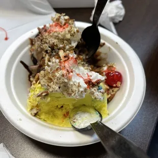 Warm brownie sundae