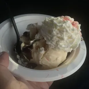 Hot brownie fudge sundae