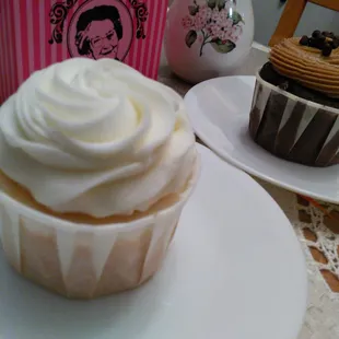 Wedding cake cupcake from Grandma Campbell&apos;s
