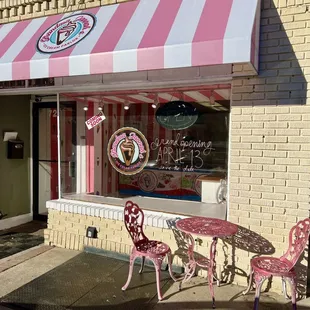 Grandma Jannah&apos;s Ice Cream Parlor