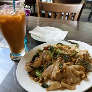 Vegetable drunken noodle and Thai tea