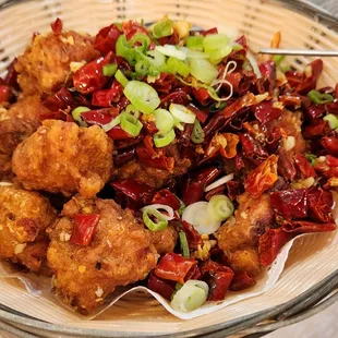 Deep Fried Chicken Wings with Garlic and Spicy Flavor