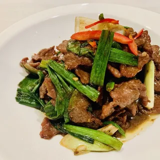 Stir-Fried Beef/Lamb with Green Onions ()