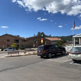 The area near the restaurant.