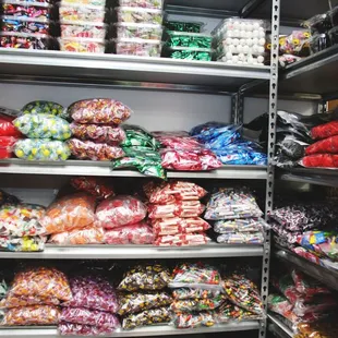 Hi, can I please have 5lbs of gummi bears?