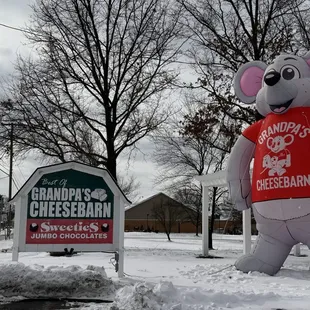 Turn when you see the big mouse!