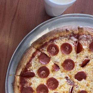 Pepperoni pizza and medium wings.