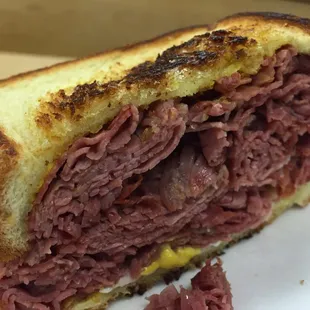 Corn beef sandwich on Texas toast