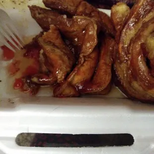 No cinnamon or powered sugar...my wife's peppers and onions were not grilled. Dissapointed.