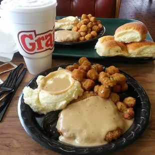 Country fried steak with mashed potatoes and fried okra. Washing it down with iced tea.