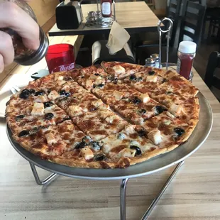 Thin crust olive, chicken and garlic pizza