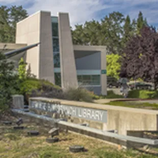 Front of Granite Bay library