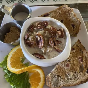 Oatmeal (subbed pecans for apples)