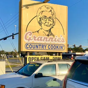 a sign for grannie&apos;s country cooking