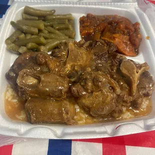 Oxtail, candied yams and green beans.