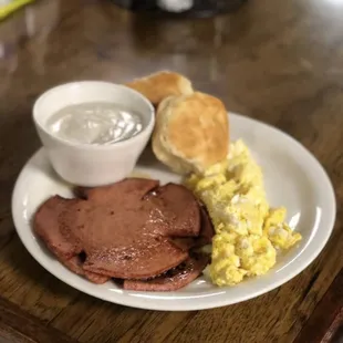 a plate of breakfast food