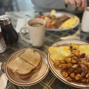 White toast with hot chocolate
