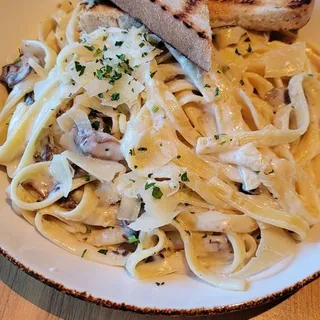 Fettuccine Alfredo