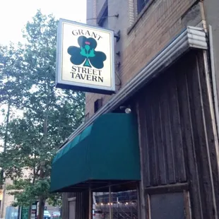 the sign for grant street tavern