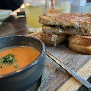 Garlic Tomato Bisque Cup