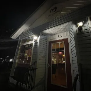 52min before closing (per Yelp hours), we were told they were closed.