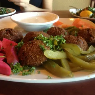 Falafel plater... Going vegetarian tonight.