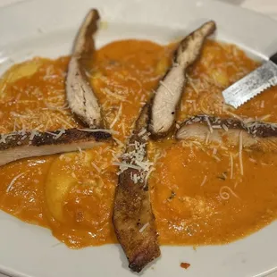Jumbo Cheese Raviolis with Grilled Chicken