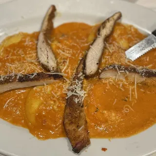 Jumbo Cheese Raviolis with Grilled Chicken