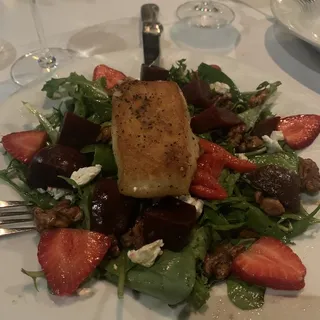Roasted Beet Salad w/Grilled Salmon