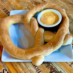 Giant Pretzel w/ Cheese Dip