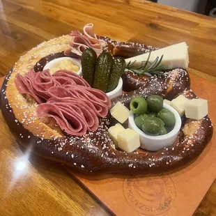 Pretzel plate