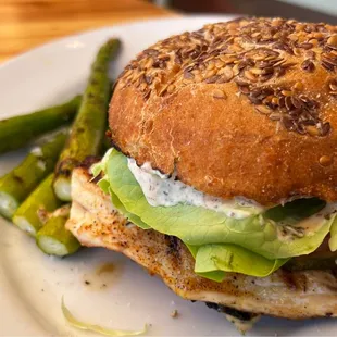 Chicken sandwich with asparagus