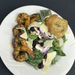 Betty salad with grilled shrimp