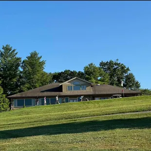 Grassy creek, golf and country clubhouse and restaurant